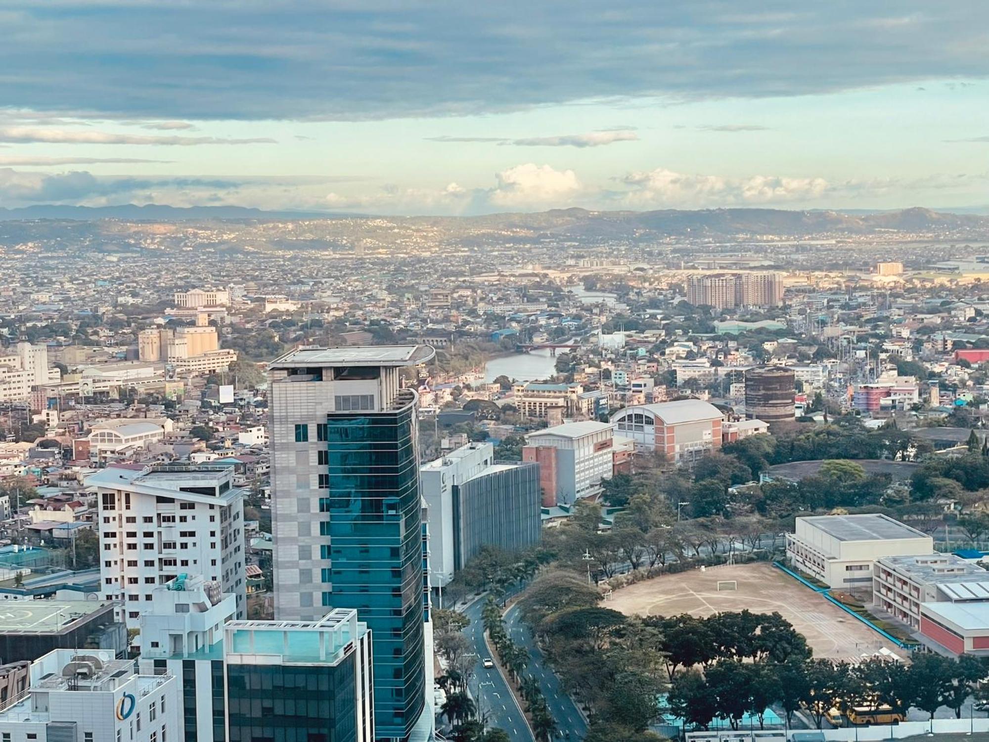 Uptown Parksuites Bgc Тагуиг Екстериор снимка