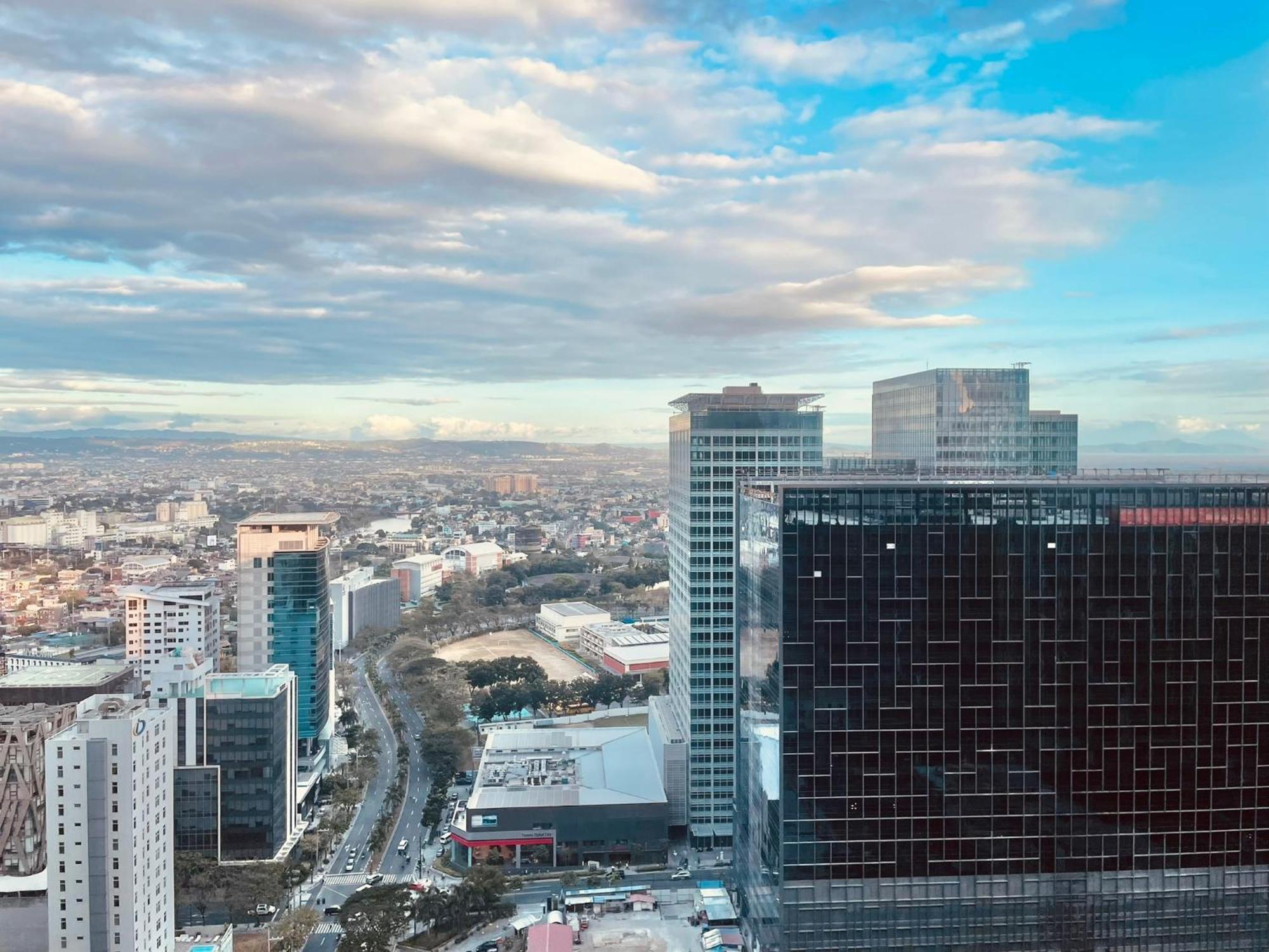 Uptown Parksuites Bgc Тагуиг Екстериор снимка