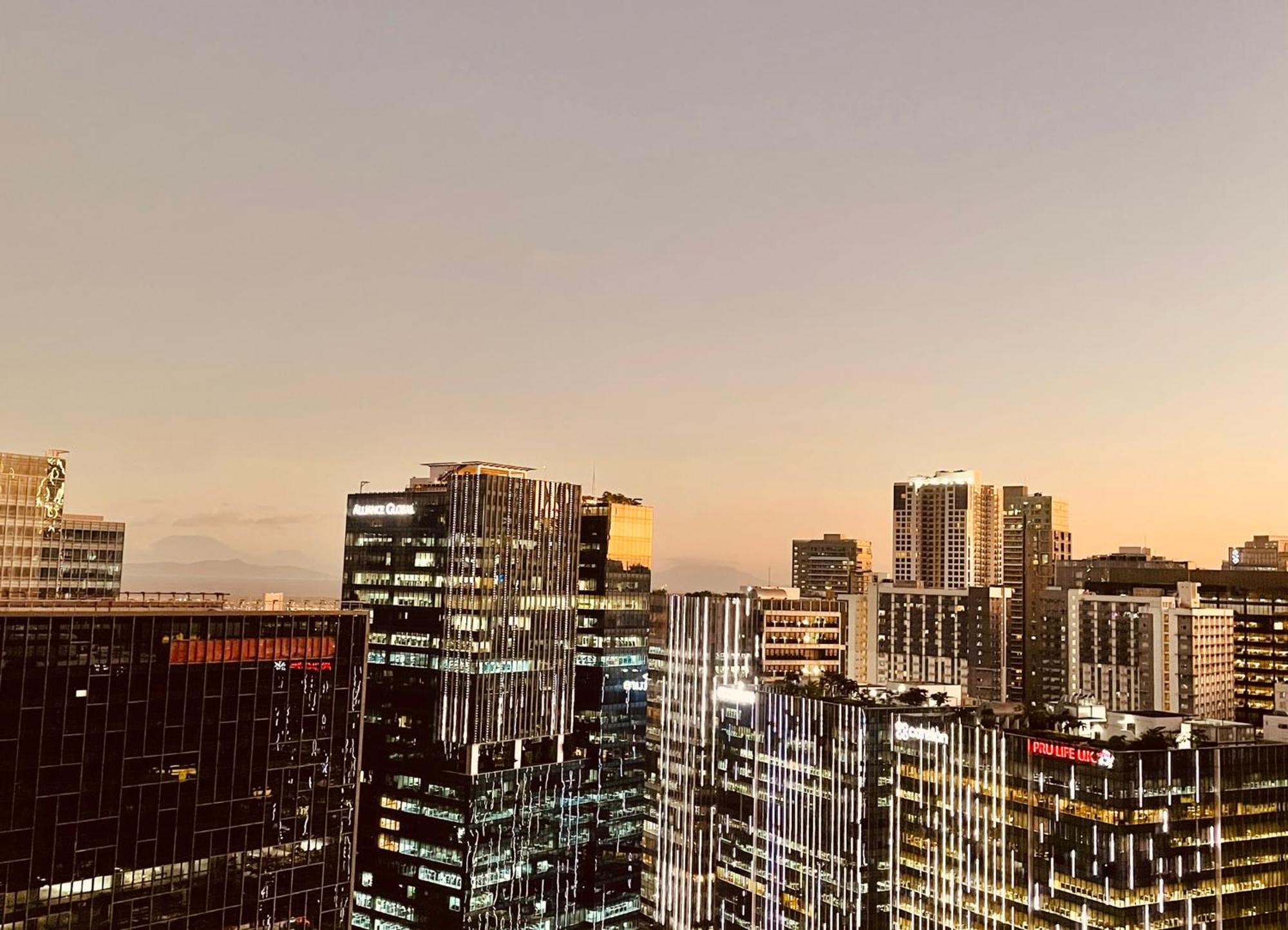 Uptown Parksuites Bgc Тагуиг Екстериор снимка