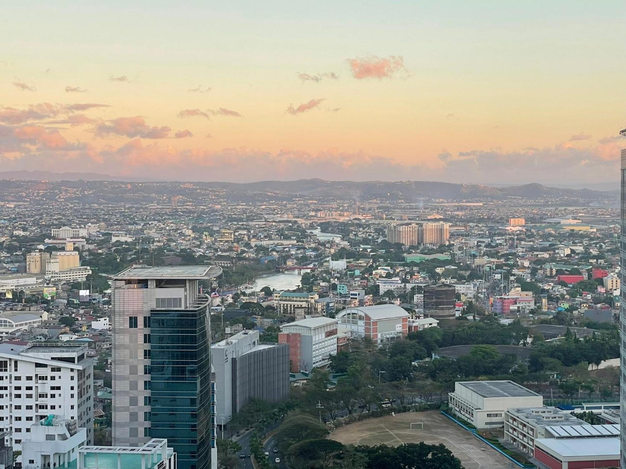 Uptown Parksuites Bgc Тагуиг Екстериор снимка