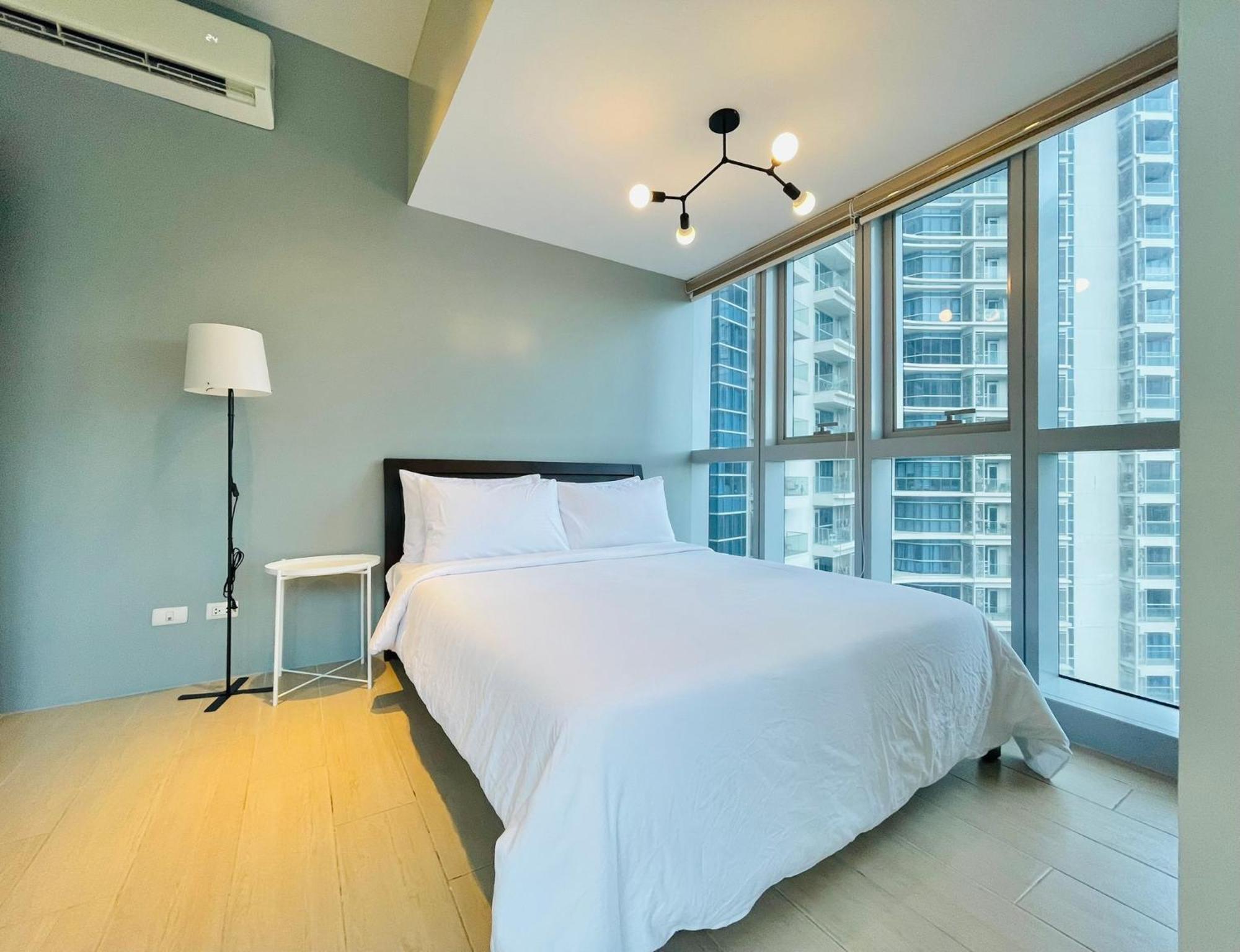 Uptown Parksuites Bgc Тагуиг Екстериор снимка