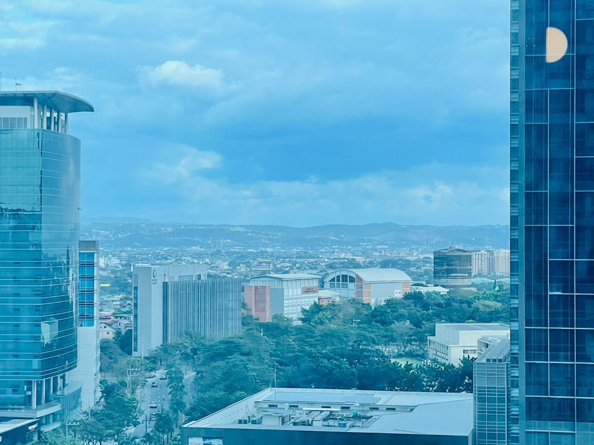 Uptown Parksuites Bgc Тагуиг Екстериор снимка