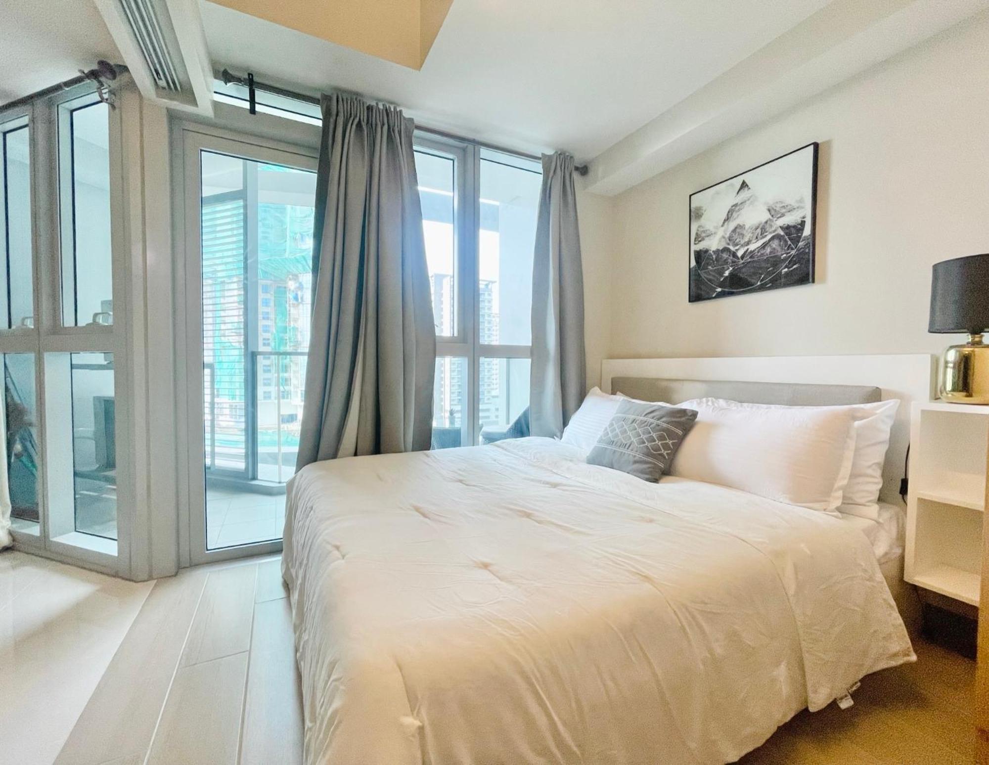 Uptown Parksuites Bgc Тагуиг Екстериор снимка