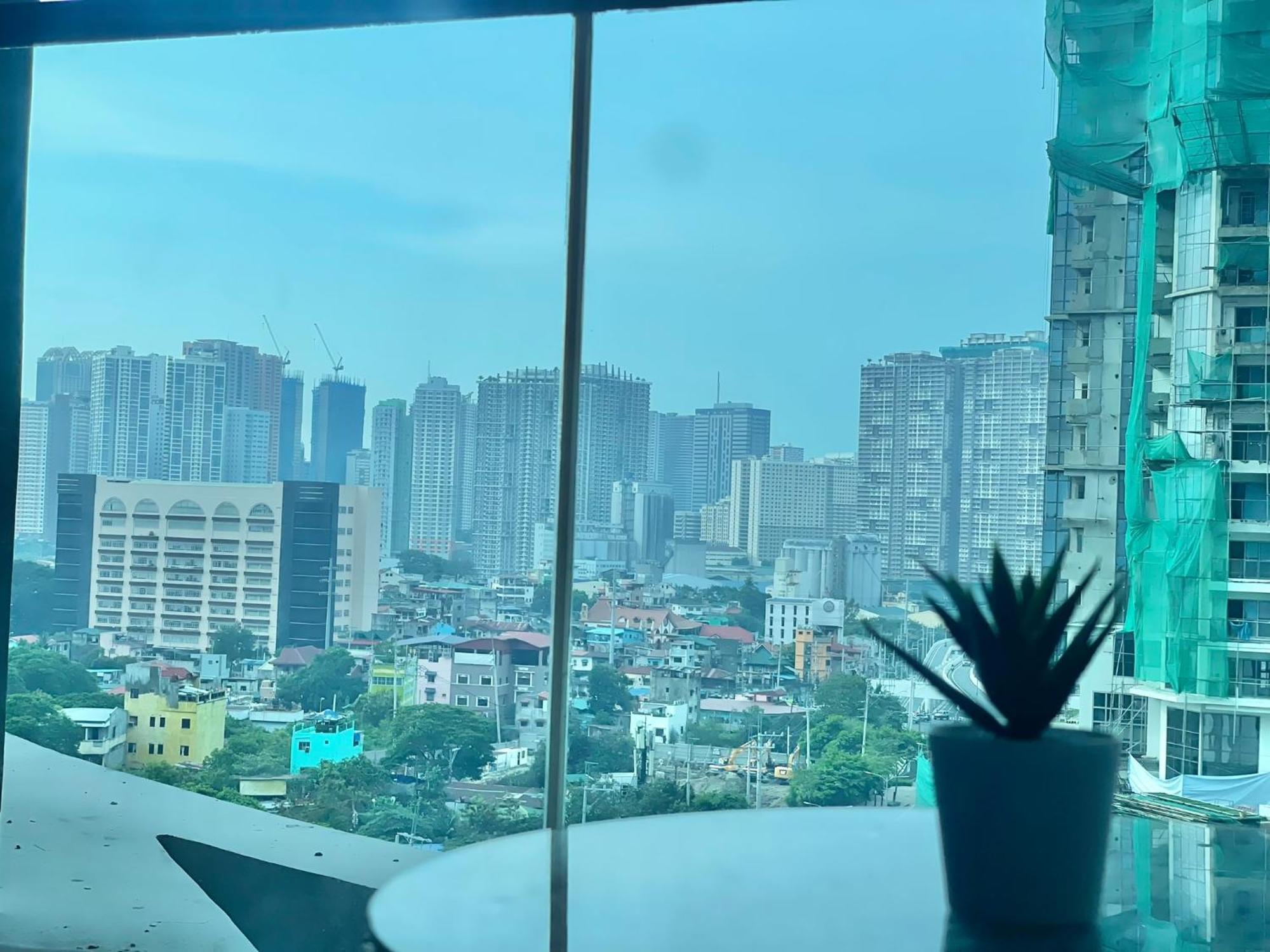 Uptown Parksuites Bgc Тагуиг Екстериор снимка