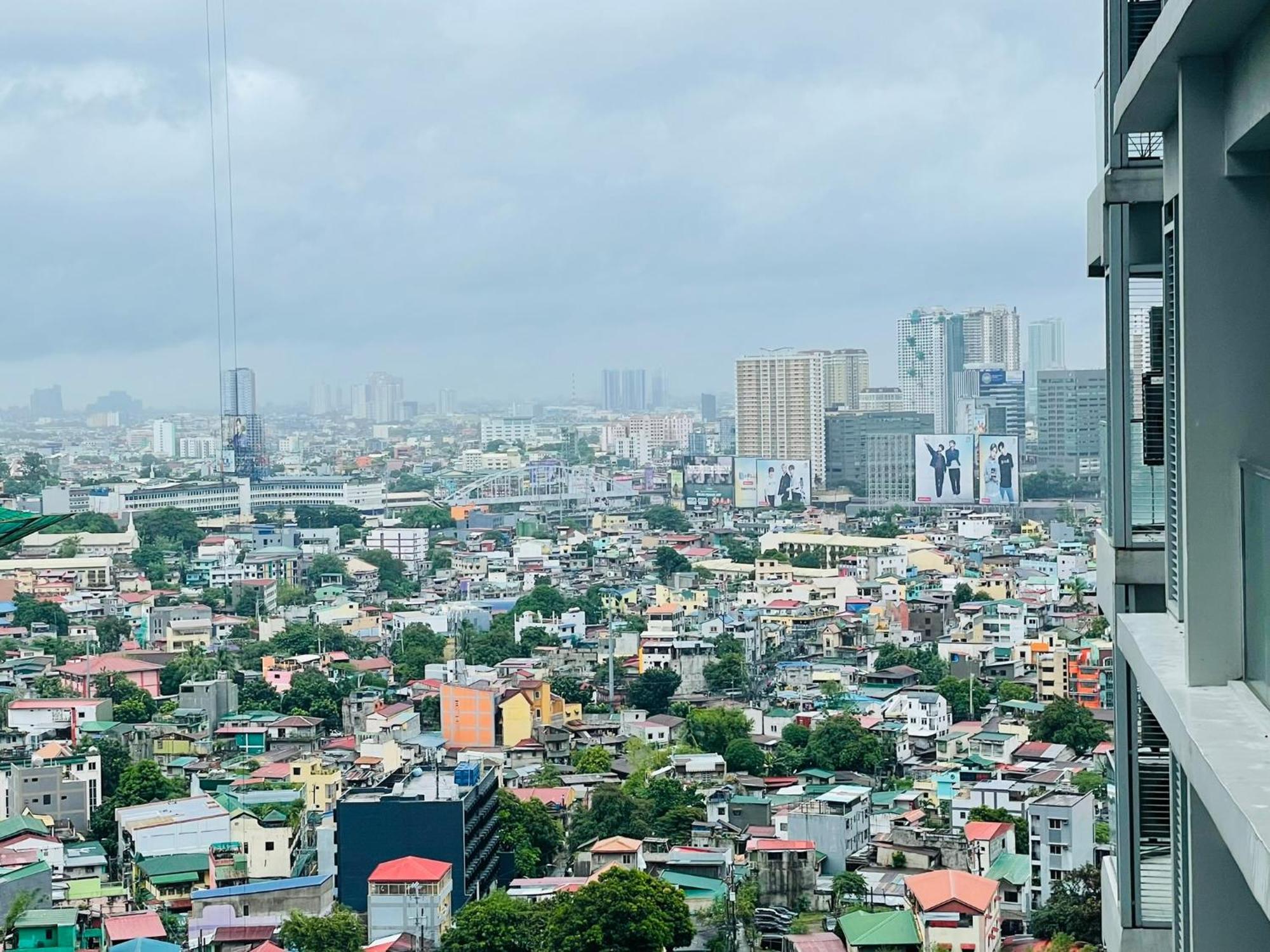 Uptown Parksuites Bgc Тагуиг Екстериор снимка